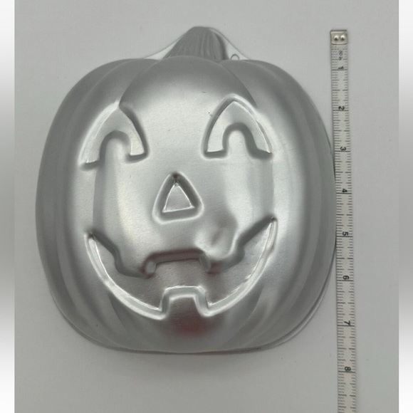 Wilton Halloween 3D Stand Up JACK-O-LANTERN Pumpkin Baking Cake Pan Vintage - Picture 8 of 9